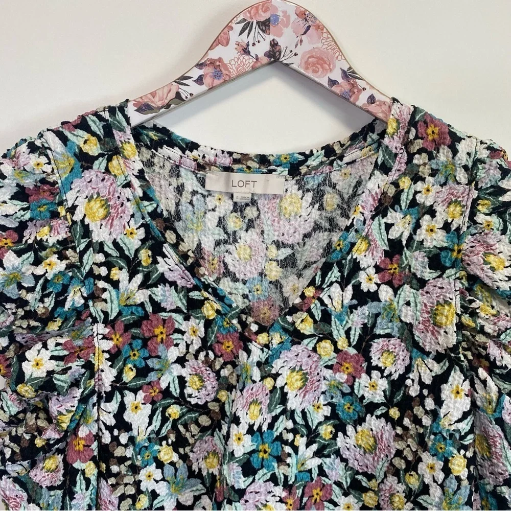 LOFT Floral Shirred Puff Sleeve Shirt! V-Neck Long Sleeve Size Small S